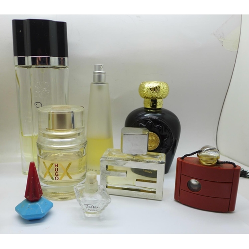 732 - Perfumes; Fendi, Oscar de la Renta, Opium, Nina Ricci, Si, Hugo XX, Dissey, Valentin Yudashkin and o... 