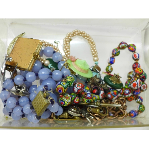 735 - Costume jewellery