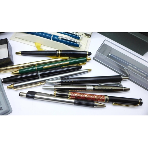 762 - A Cross ballpoint pen and a pencil, a Parker pen set and a collection of other pens