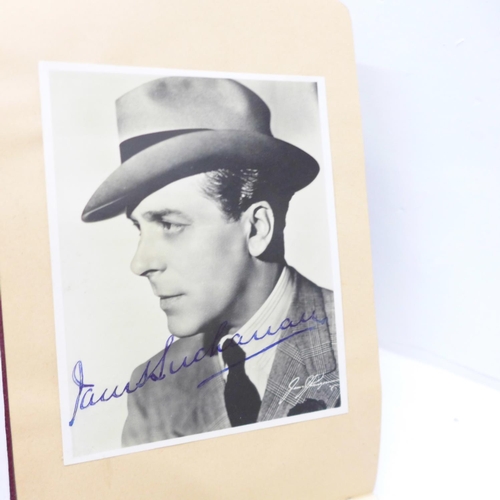 800 - A collection of autograph books and keepsake albums, including one containing Vera Lynn, Michael Red... 