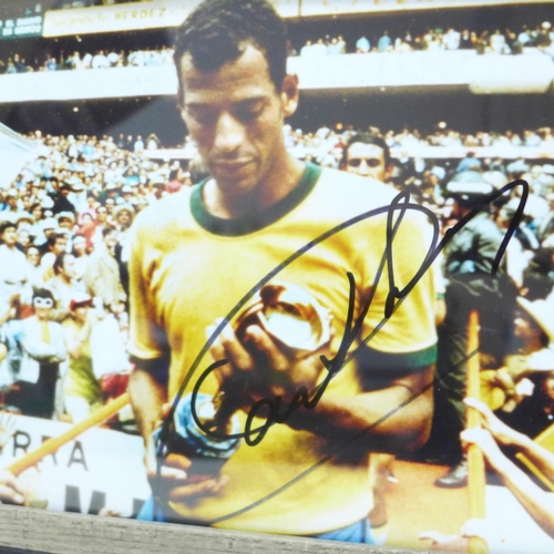 811 - A Mexico 1970 World Cup official programme plus a signed photograph of Brazil captain Carlos Alberto... 