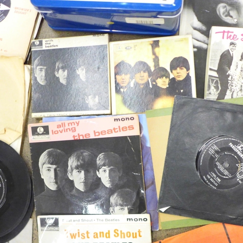 815 - Beatles and John Lennon LP records, two Beatles and one The Seekers mono tape records, 7