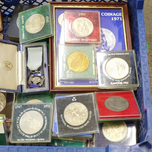 821 - A large collection of commemorative crowns, medallions, coins, a Pobjoy Mint 1973 Royal Wedding coin... 