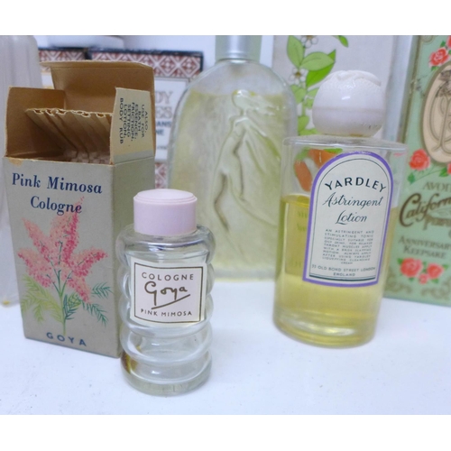 825 - A collection of perfumes (16)