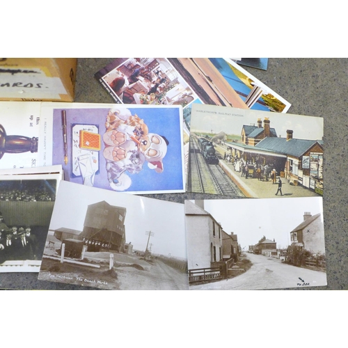 827 - A collection of postcards