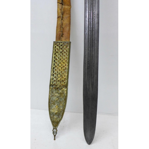 921 - An Abyssinian gurade sword, with etched blade and horn handle, blade 80.5cm, leather and gilt metal ... 