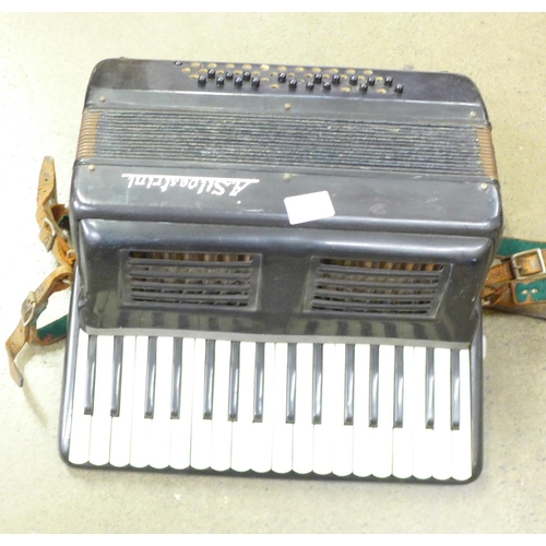 925 - A Silvestrini piano accordion, a/f