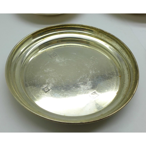 934 - Four silver dishes, one with inscription, total weight 274g