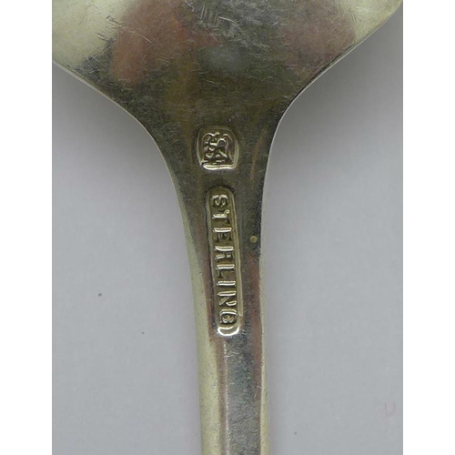 939 - A set of six spoons marked sterling, 96g