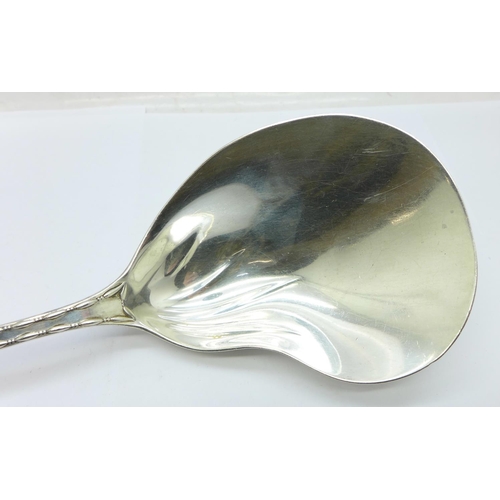 947 - A Tiffany & Co. sterling silver oyster spoon, with London silver import mark for 1907, Albert Willia... 