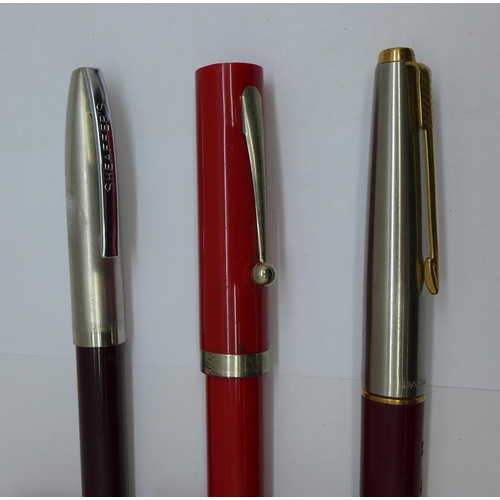 948 - A marbled pen with 14ct gold nib marked The King, Derby, lacking clip, four Parker pens and two Shea... 