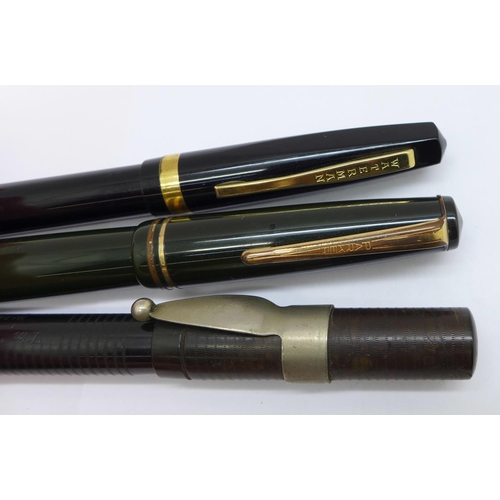 952 - Three fountain pens with 14ct gold nibs including Parker Victory