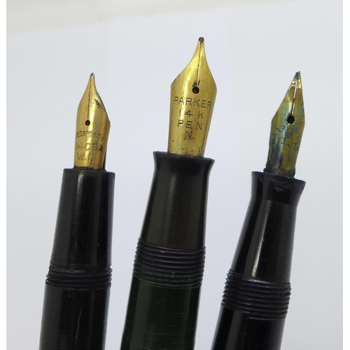 952 - Three fountain pens with 14ct gold nibs including Parker Victory