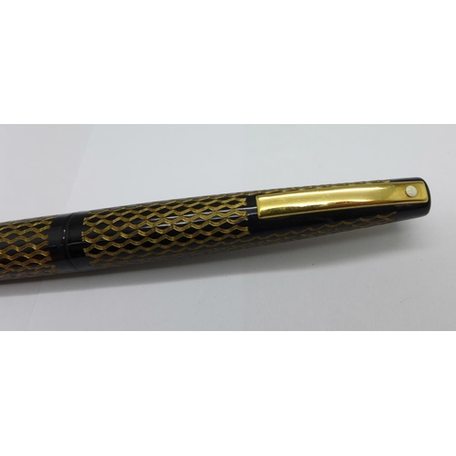 958 - A circa 1970 Sheaffer Lady 904 fountain pen with 14ct gold nib