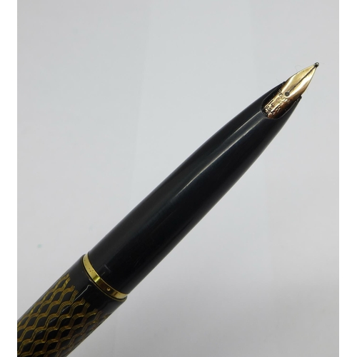 958 - A circa 1970 Sheaffer Lady 904 fountain pen with 14ct gold nib