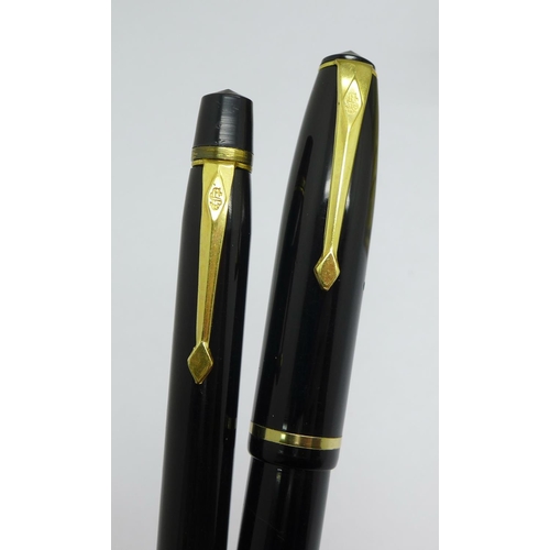 960 - A 1950's Conway Stewart Conway 15 fountain pen with 14ct gold nib and matching 'Nippy' No.3 pencil, ... 