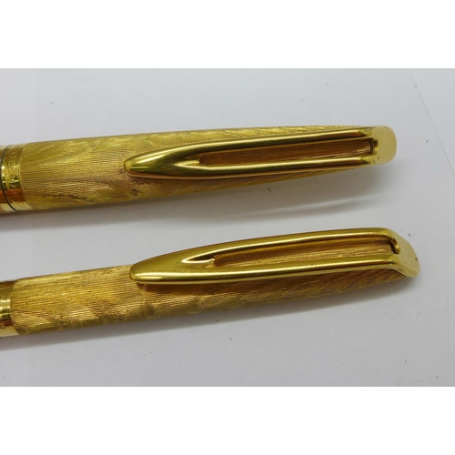 961 - A 1970's Waterman C.F. gold plated fountain pen with 18ct gold nib with matching ballpoint pen