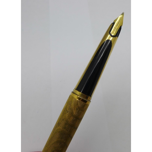 961 - A 1970's Waterman C.F. gold plated fountain pen with 18ct gold nib with matching ballpoint pen