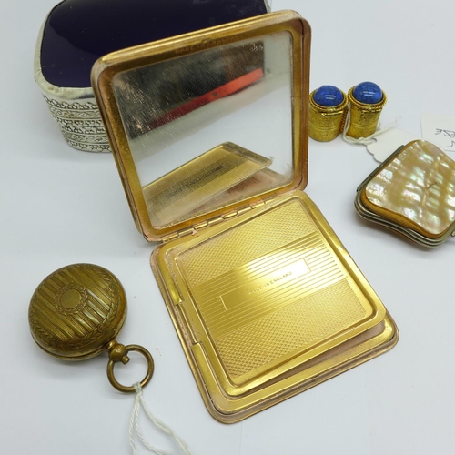 965 - A compact, a mother of pearl purse, a sovereign case, a box and a double pill box