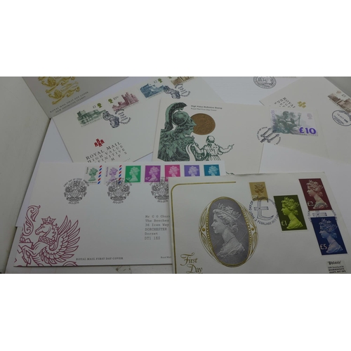 976 - Stamp First Day Covers:-Castles, £1 to £5, Windsor and Guildford postmarks, Castle £3 with County An... 