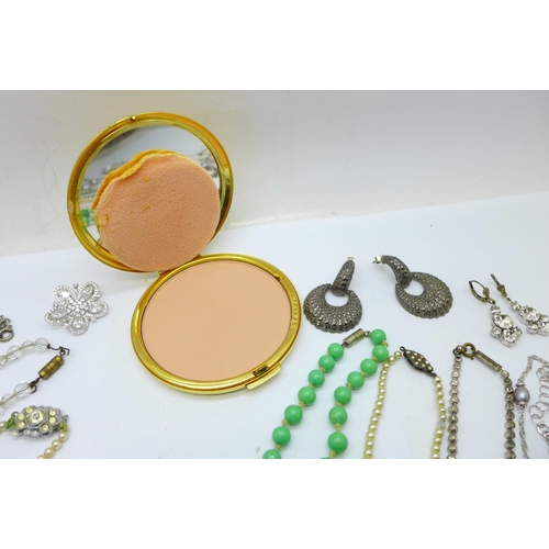 997 - Vintage jewellery and a Stratton compact