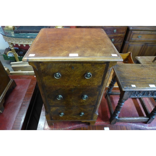 116 - A small burr walnut chest of drawers, 70cms h, 44cms w, 40cms d.