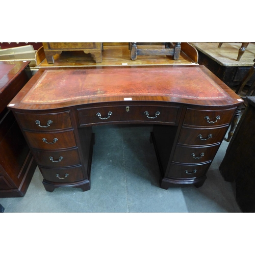 118 - A mahogany kneehole desk, 76cms h, 120cms w, 56cms d.