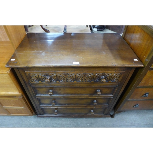 215 - An Ipswich oak chest of drawers