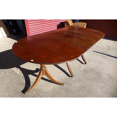 246 - A Regency mahogany triple pedestal dining table