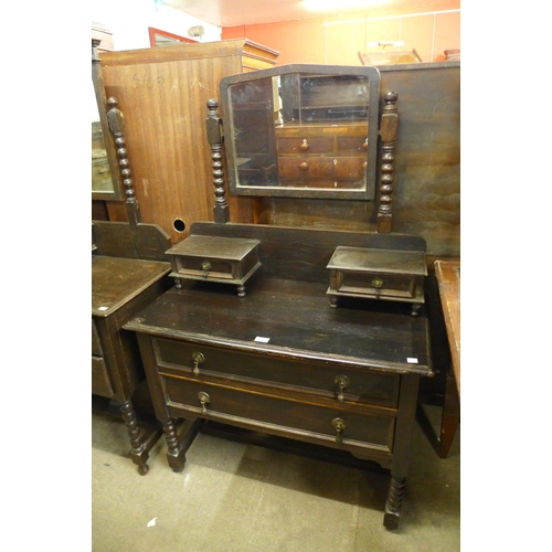 250 - An oak dressing table