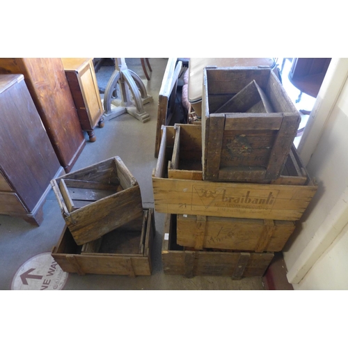 383 - Assorted wooden advertising crates