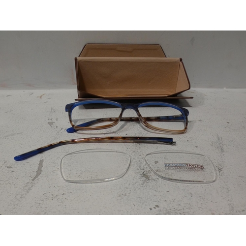 3064c - Richard Taylor glasses (requires attention) * This lot is subject to VAT