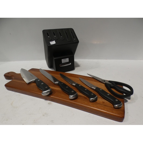 3098 - Farberware Self Sharp Knives (incomplete) and wooden chopping board (219-278) * This lot is subject ... 