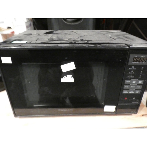 3321 - A Panasonic black microwave (207) * This lot is subject to VAT