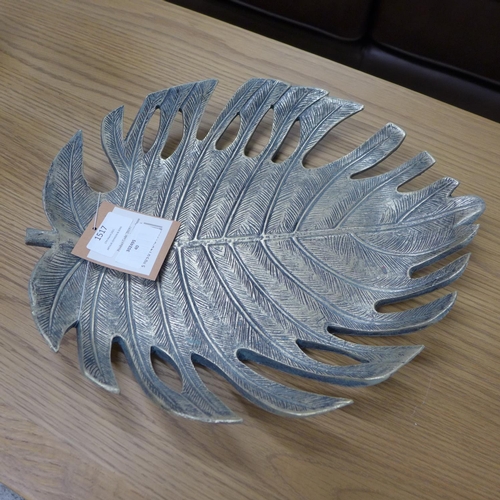 1529 - A metallic finish cheese plant leaf dish, 34 x 29cms (2019711)   #