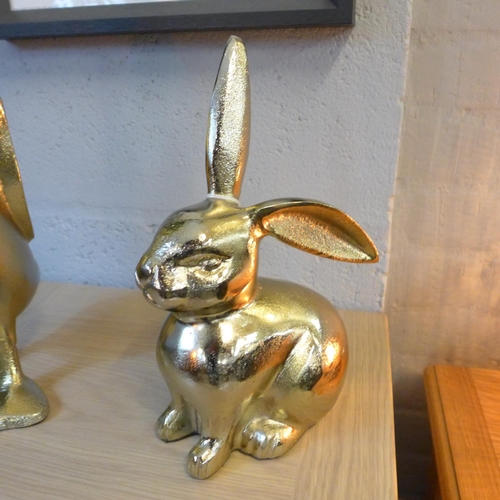 1351 - A silver metal rabbit, 25cms (7062316)   #