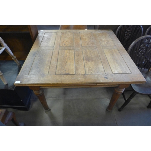 299 - An oak draw-leaf table