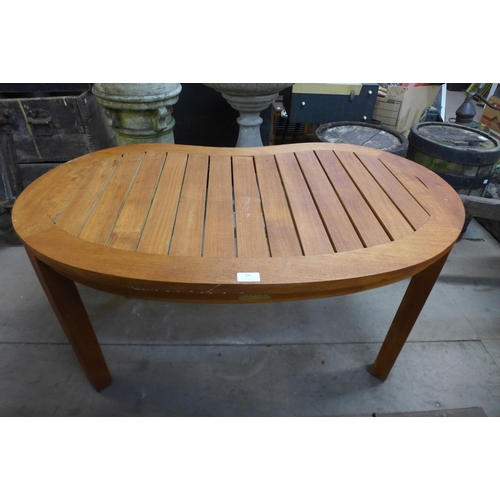 391 - A teak kidney shaped garden coffee table