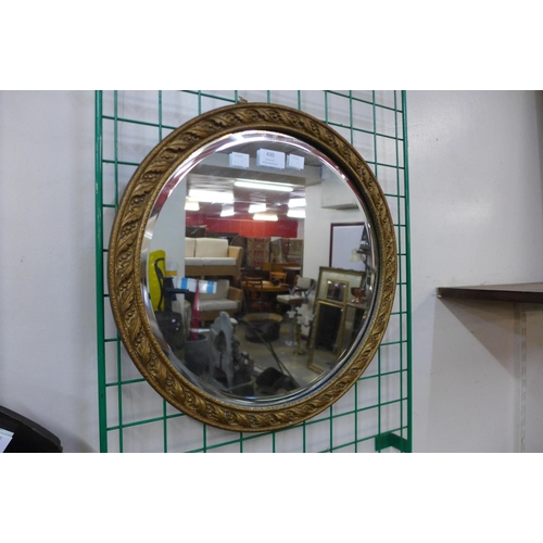 430 - A gilt framed circular mirror