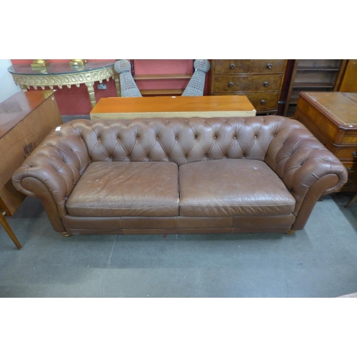 87 - A Lazboy chestnut brown leather Queensbury Chesterfield settee (4051-17) RRP £999.91

* Please note ... 