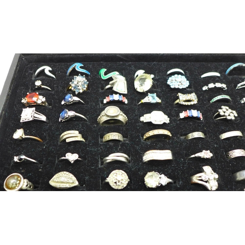 1000 - 120 Dress rings in a display tray