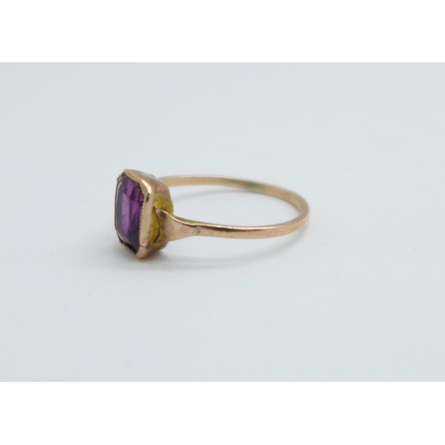 1030 - A 9ct gold and amethyst ring, 1.2g, L, stone scratched