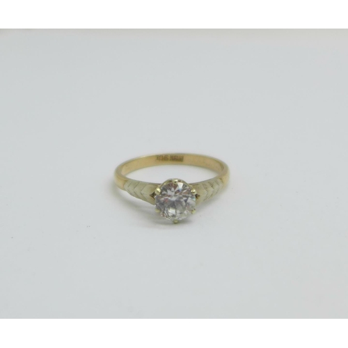 1036 - A 9ct gold and white stone ring, 1.7g, K