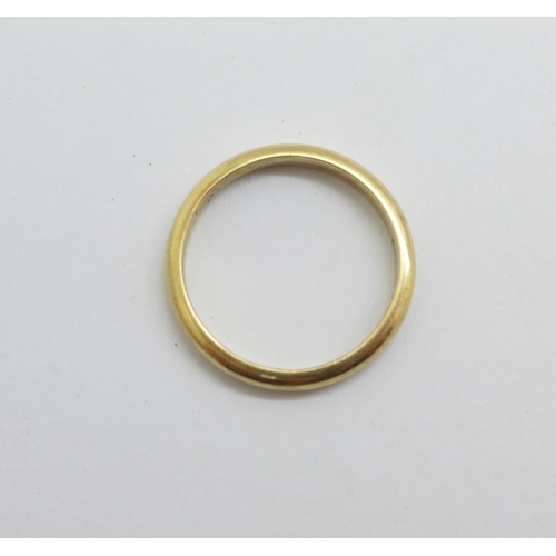 1039 - A 9ct gold wedding ring, 2.4g, O