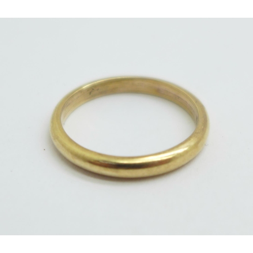 1039 - A 9ct gold wedding ring, 2.4g, O