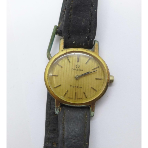 1043 - A lady's Omega wristwatch, with case