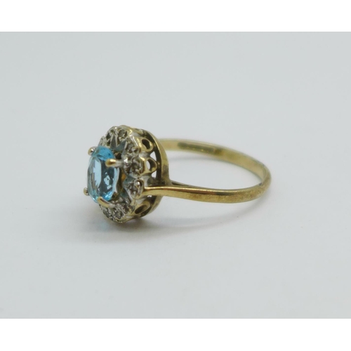 1062 - A 9ct gold, aquamarine and diamond ring, 2.2g, N