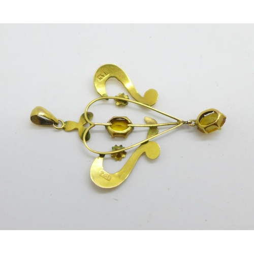 1067 - A 9ct gold and citrine set Art Nouveau pendant, 1.7g, width 31mm