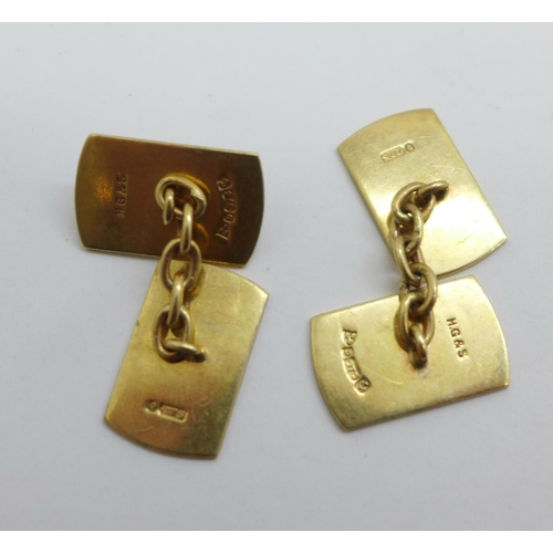 1076 - A pair of 9ct gold cufflinks, 6.7g