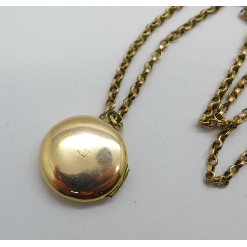 1077 - A 9ct gold back and front locket on a 9ct gold chain, chain 2.6g